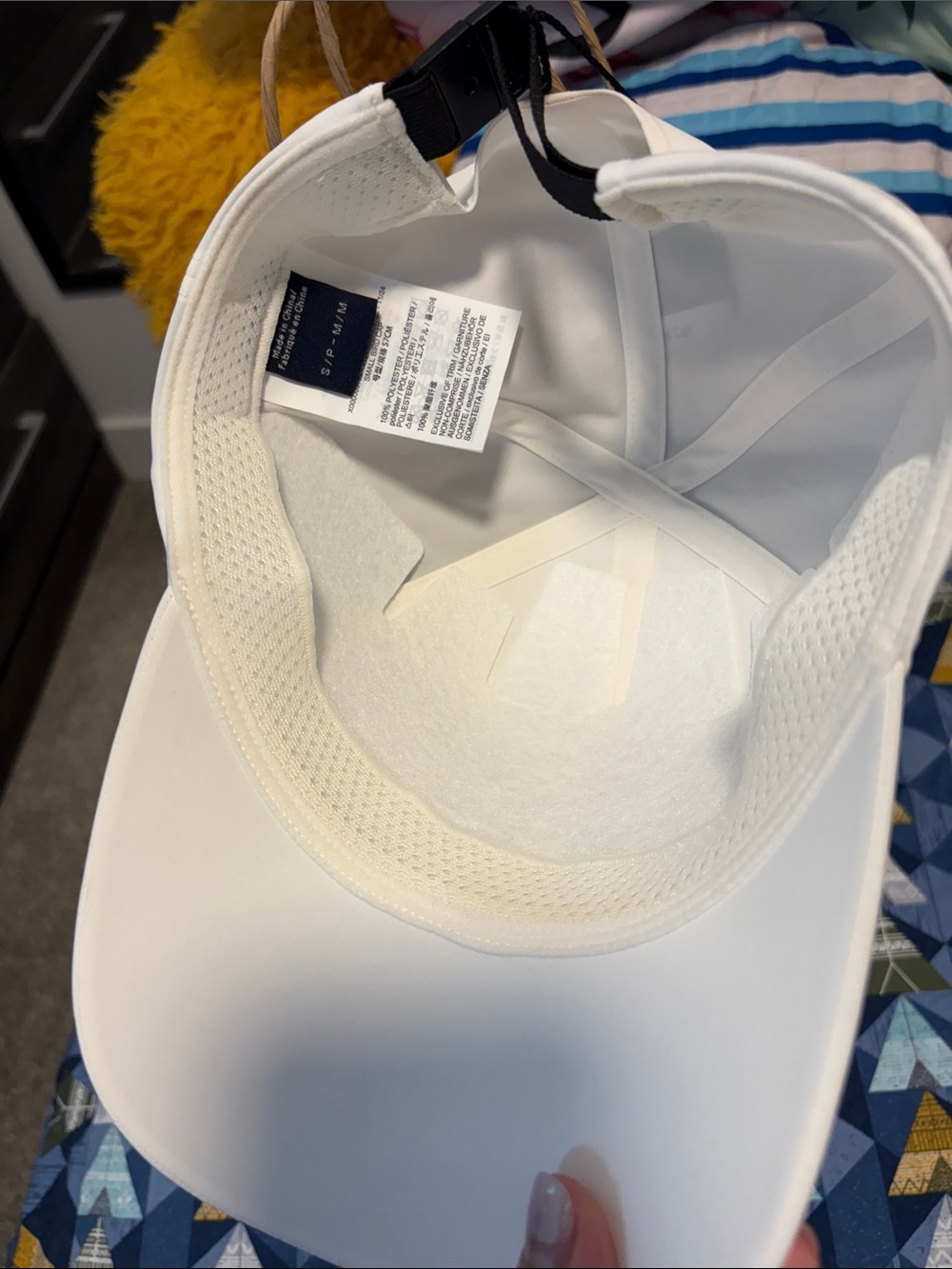 Arc'teryx White Baseball Cap with Subtle Embroidered Logo (S-M) - Picture 3 of 3